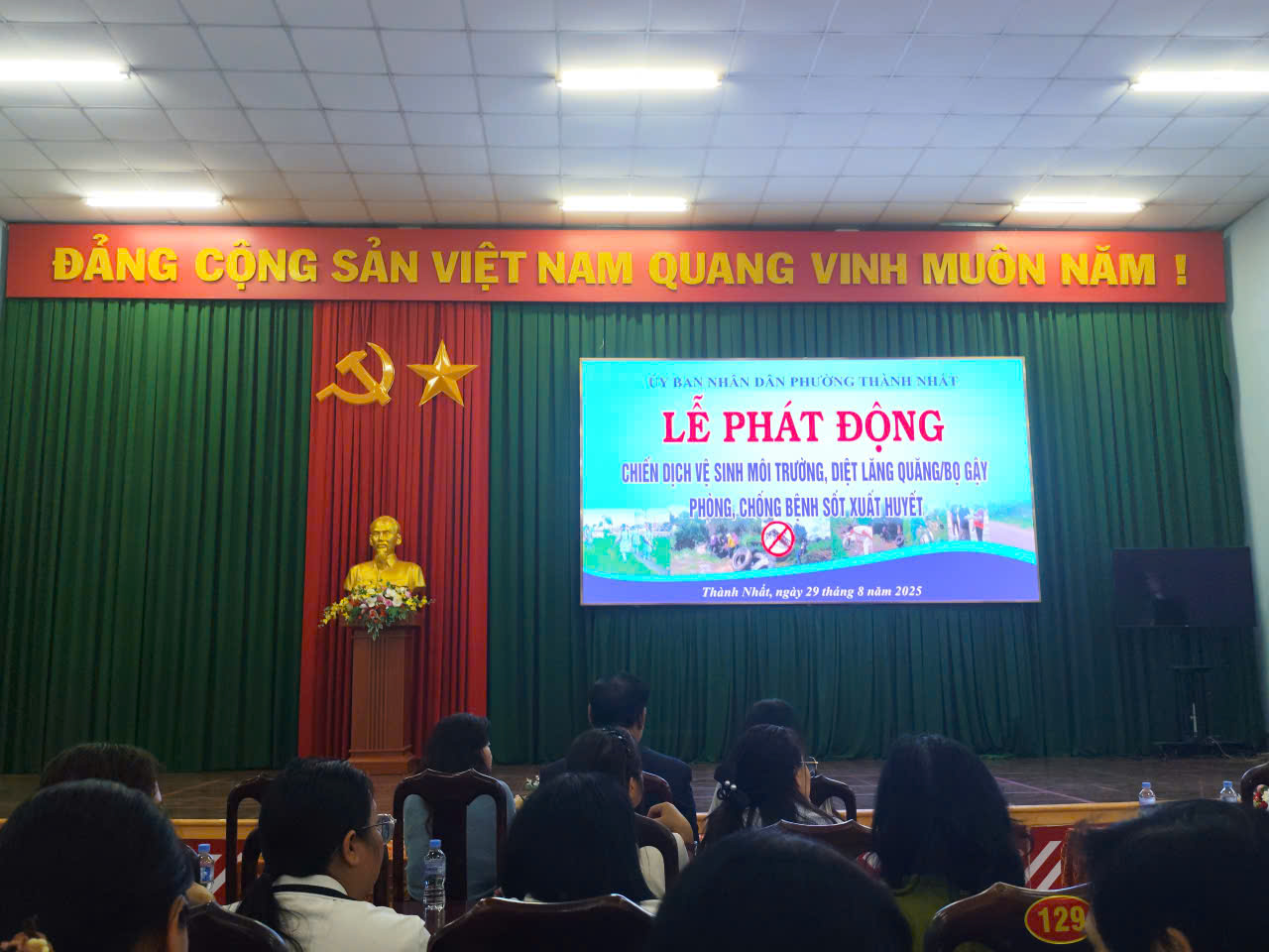 UBND PHƯỜNG THÀNH NHẤT TỈNH ĐẮK LẮK TỔ CHỨC LỄ PHÁT ĐỘNG CHIẾN DỊCH VỆ SINH MÔI TRƯỜNG, DIỆT LĂNG QUĂNG/BỌ GẬY PHÒNG CHỐNG SỐT XUẤT HUYẾT